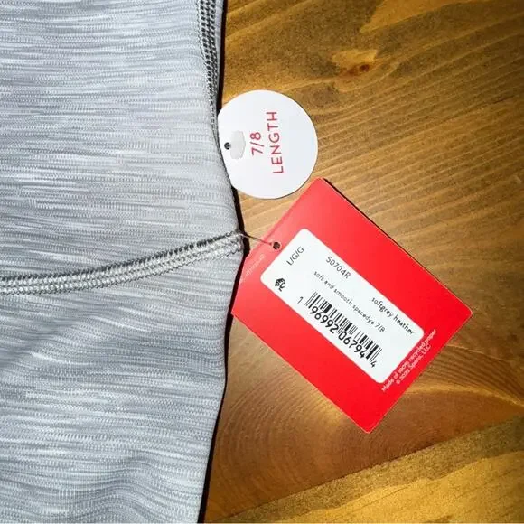 NEW SPANX Soft & Smooth Spacedye 7/8 Legging Gray
Activewear Yoga Large Hi-Rise - Picture 3 of 5